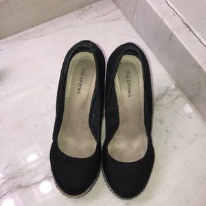 call it spring black canvas wedges!!